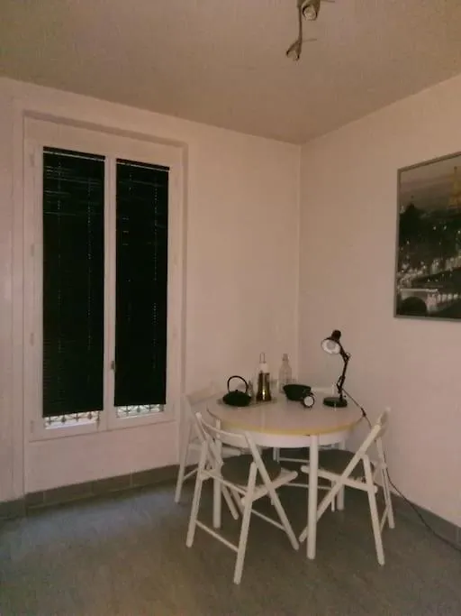 Petit Cocon En Plein Coeur De * Paris